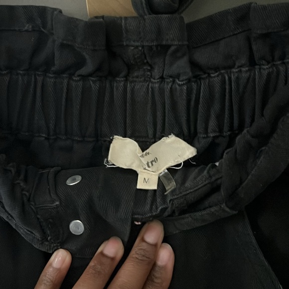 SHORTS HIGH WAISTED BLACK DENIM - Picture 2 of 9